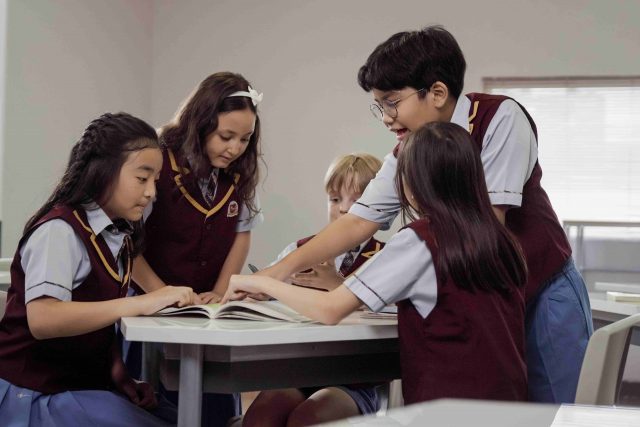 five pyp students learning together