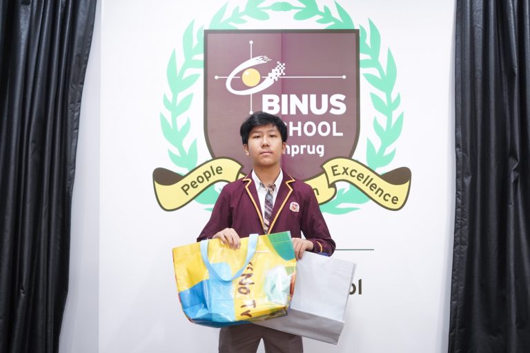 BINUS SCHOOL Simprug Students Initiative to Recycle Banner Waste for the Needs of School Children in Sumba, NTT